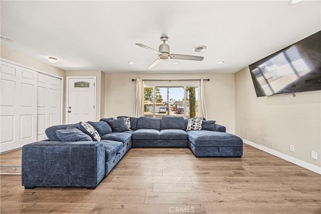 560 W Los Angeles Drive, Vista, CA 92083