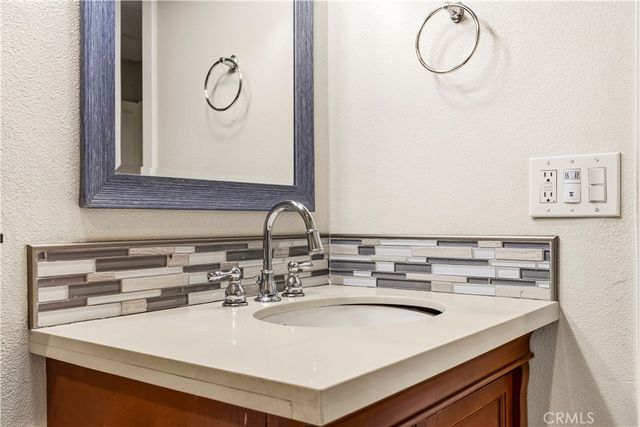560 W Los Angeles Drive, Vista, CA 92083