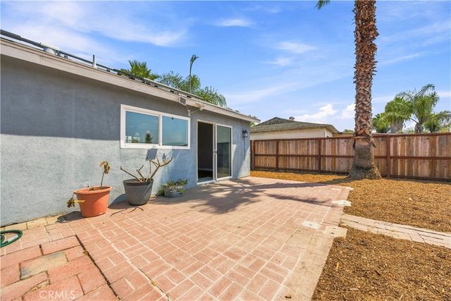 560 W Los Angeles Drive, Vista, CA 92083