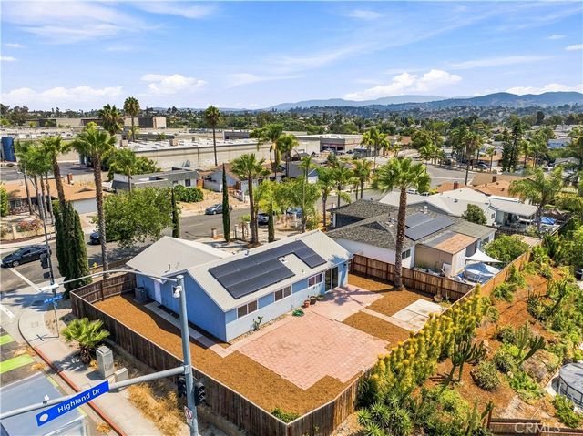 560 W Los Angeles Drive, Vista, CA 92083