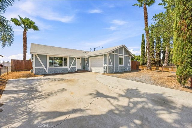 560 W Los Angeles Drive, Vista, CA 92083