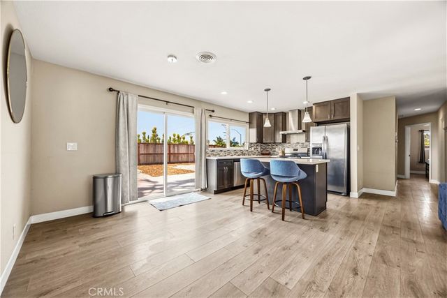 560 W Los Angeles Drive, Vista, CA 92083