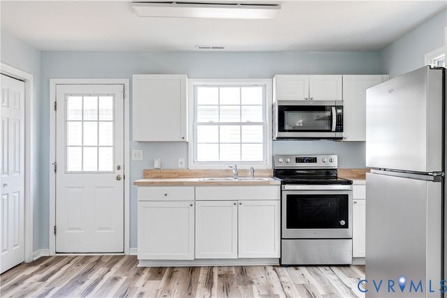 1112 Salem Ave, Hopewell, VA 23860