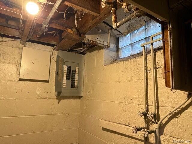 15865 COLLINGHAM Drive, Detroit, MI 48205