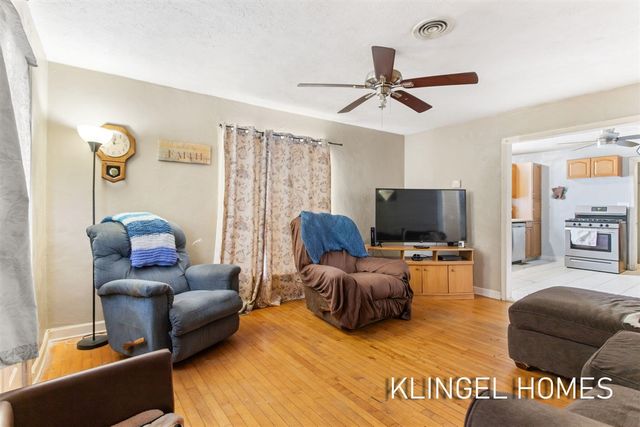 947 Carlton Street, Muskegon, MI 49442