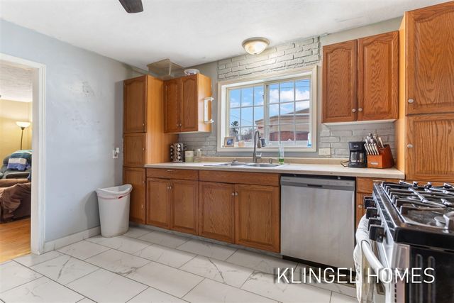 947 Carlton Street, Muskegon, MI 49442