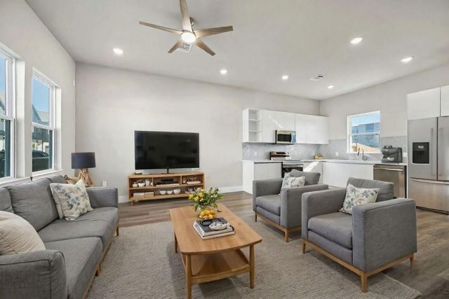 6702 Metro Boulevard 12, Houston, TX 77083