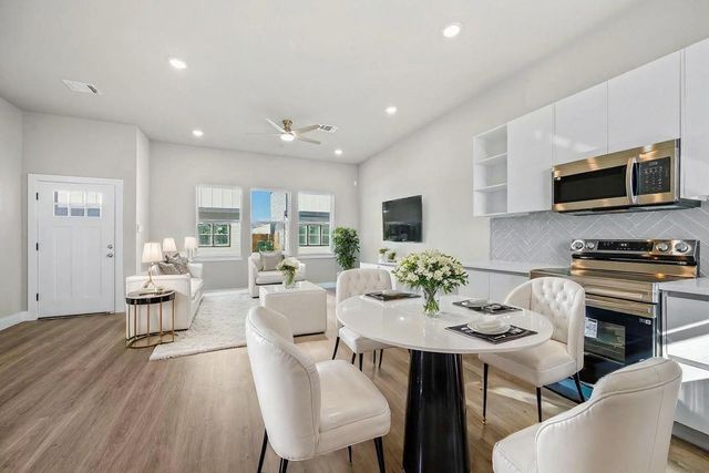 6702 Metro Boulevard 12, Houston, TX 77083