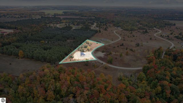 577 Grouse Drive SW, Kalkaska, MI 49646