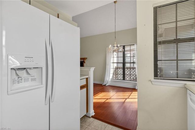 423 Harbour Pt Apt 304, Virginia Beach, VA 23451