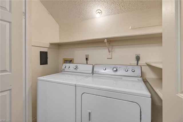 423 Harbour Pt Apt 304, Virginia Beach, VA 23451