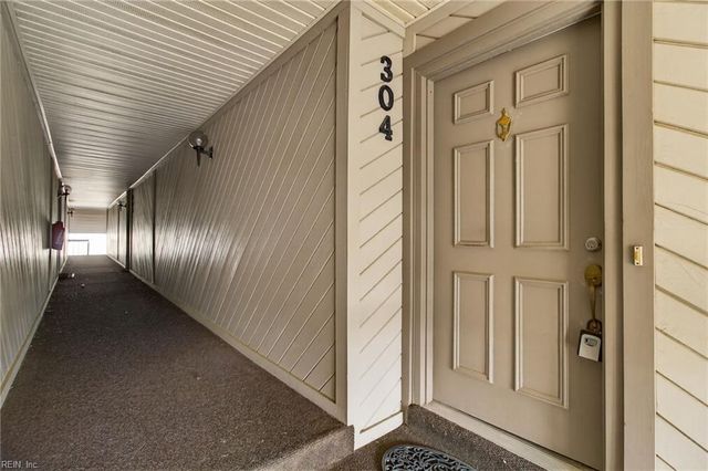 423 Harbour Pt Apt 304, Virginia Beach, VA 23451
