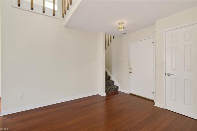 423 Harbour Pt Apt 304, Virginia Beach, VA 23451