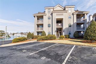 423 Harbour Pt Apt 304, Virginia Beach, VA 23451