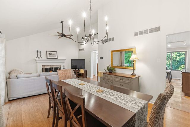 48 LOCUST FARM DR, Thornton, PA 19373
