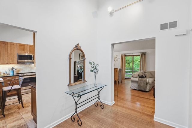 48 LOCUST FARM DR, Thornton, PA 19373