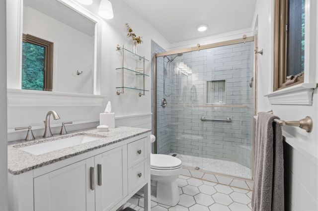 48 LOCUST FARM DR, Thornton, PA 19373