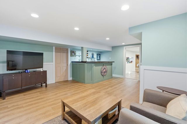 48 LOCUST FARM DR, Thornton, PA 19373