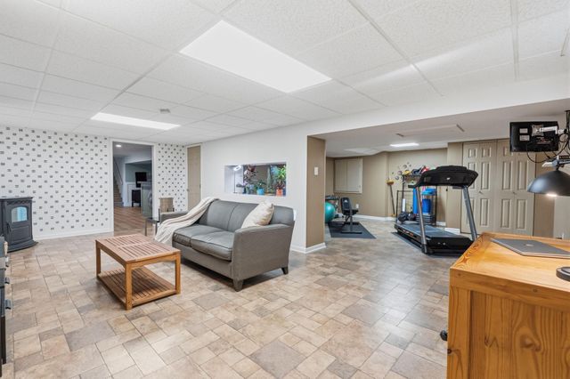 48 LOCUST FARM DR, Thornton, PA 19373