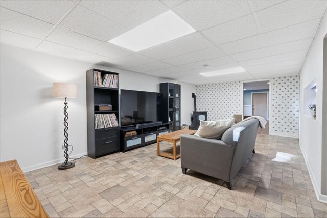48 LOCUST FARM DR, Thornton, PA 19373
