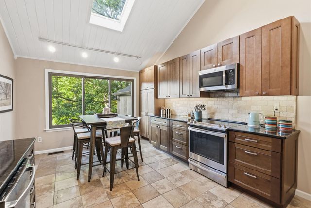 48 LOCUST FARM DR, Thornton, PA 19373