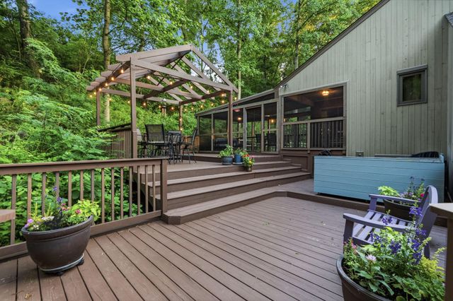 48 LOCUST FARM DR, Thornton, PA 19373