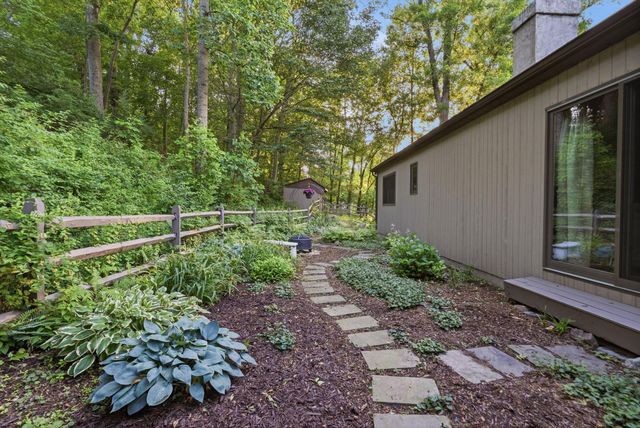 48 LOCUST FARM DR, Thornton, PA 19373