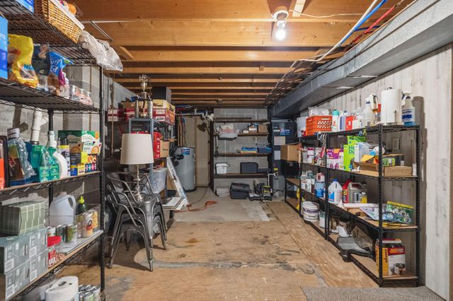 48 LOCUST FARM DR, Thornton, PA 19373