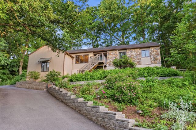 48 LOCUST FARM DR, Thornton, PA 19373
