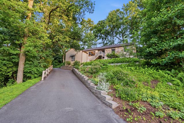 48 LOCUST FARM DR, Thornton, PA 19373