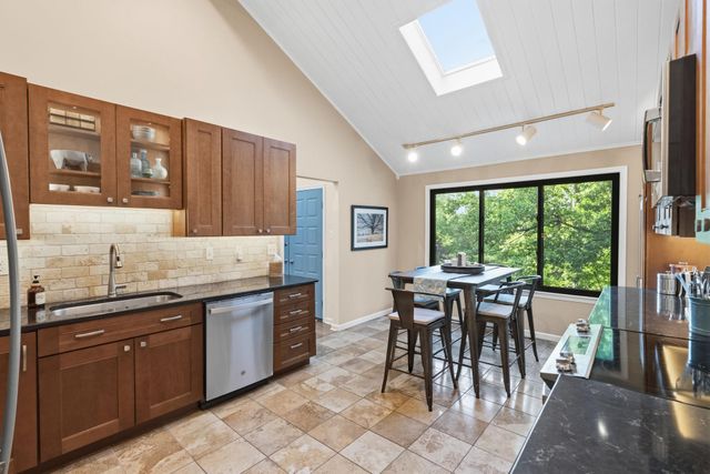 48 LOCUST FARM DR, Thornton, PA 19373