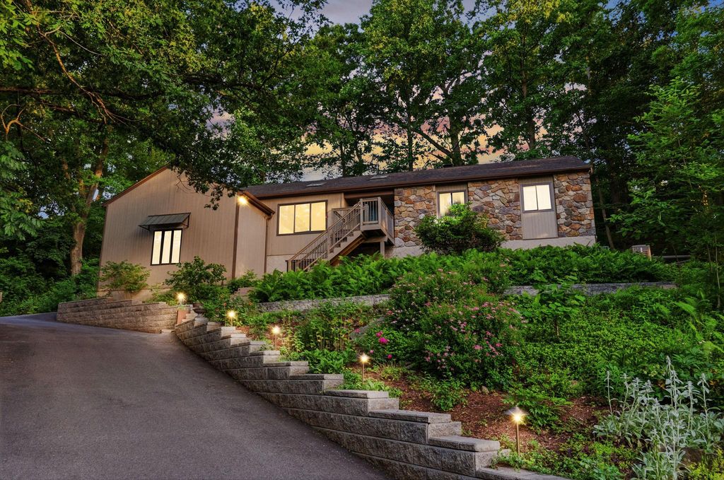48 LOCUST FARM DR, Thornton, PA 19373
