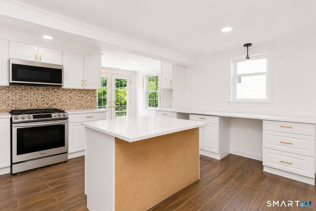 98 Woodmere Road, West Hartford, CT 06119