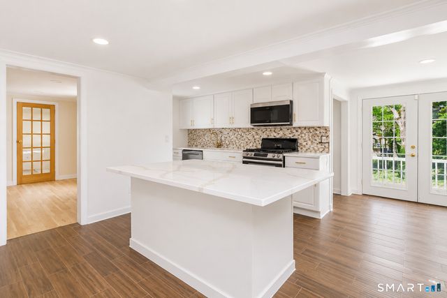 98 Woodmere Road, West Hartford, CT 06119