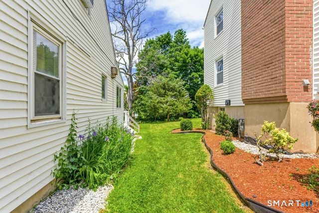 98 Woodmere Road, West Hartford, CT 06119