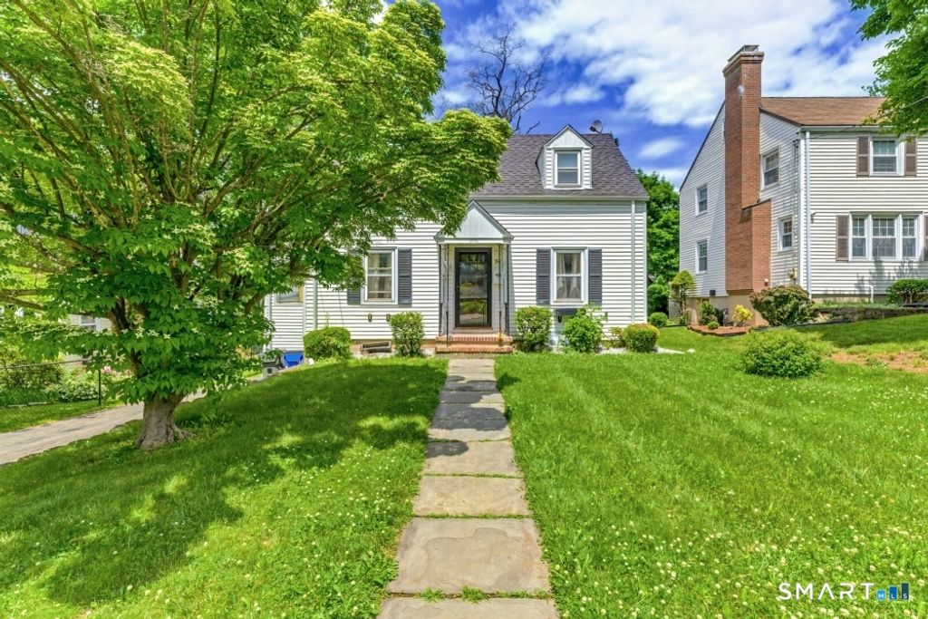 98 Woodmere Road, West Hartford, CT 06119