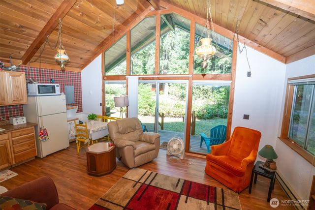 61 N Hamma Hamma Drive W, Hoodsport, WA 98548