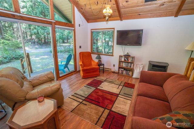 61 N Hamma Hamma Drive W, Hoodsport, WA 98548