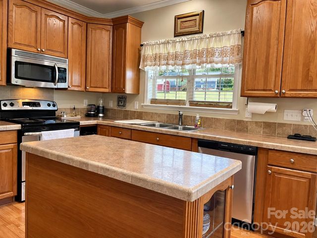 1046 Edgemont Terrace, Morganton, NC 28655