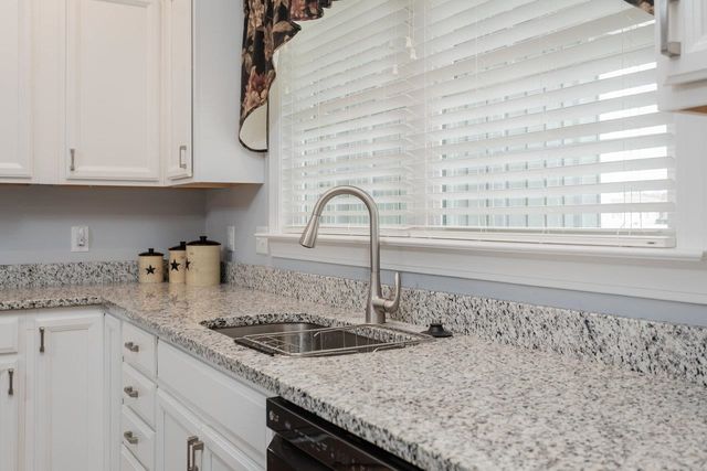 215 HEATHER LN, Staunton, VA 24401