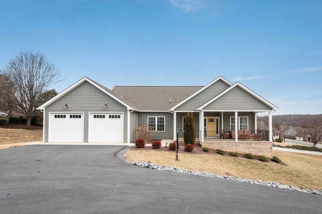 215 HEATHER LN, Staunton, VA 24401