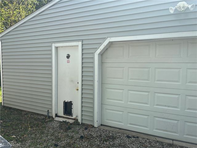 33261 Lake Road, Avon Lake, OH 44012