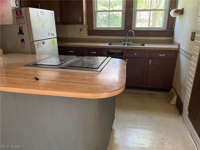 33261 Lake Road, Avon Lake, OH 44012