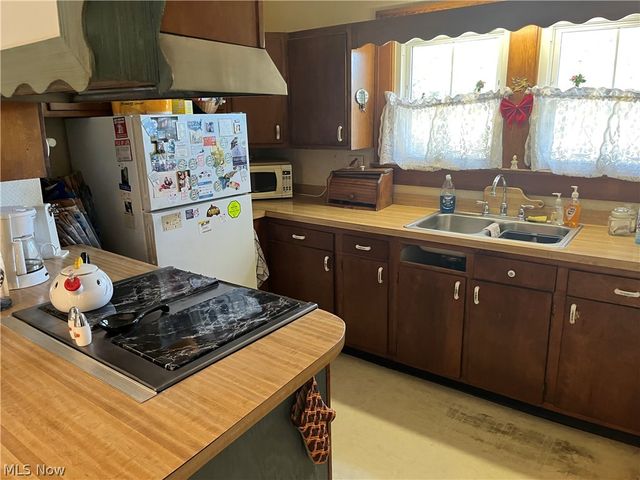 33261 Lake Road, Avon Lake, OH 44012
