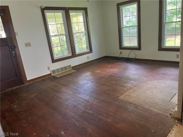 33261 Lake Road, Avon Lake, OH 44012