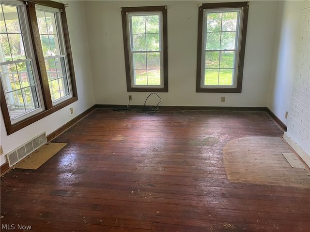 33261 Lake Road, Avon Lake, OH 44012
