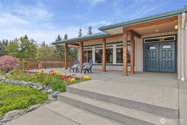 2385 Lake Forest Drive, Oak Harbor, WA 98277