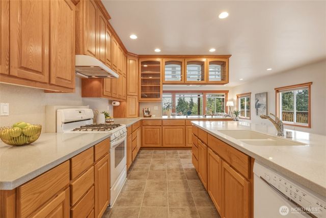 2385 Lake Forest Drive, Oak Harbor, WA 98277