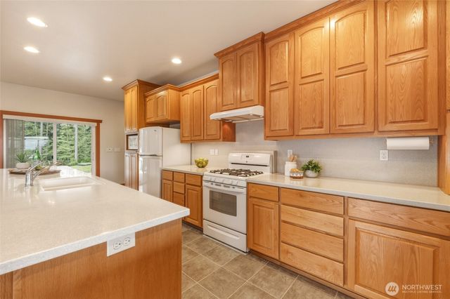 2385 Lake Forest Drive, Oak Harbor, WA 98277