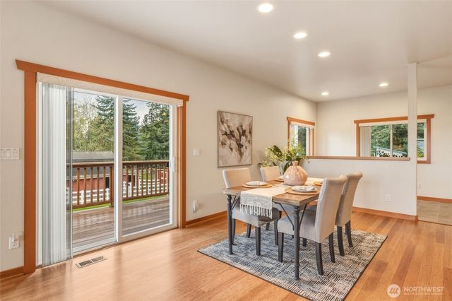2385 Lake Forest Drive, Oak Harbor, WA 98277
